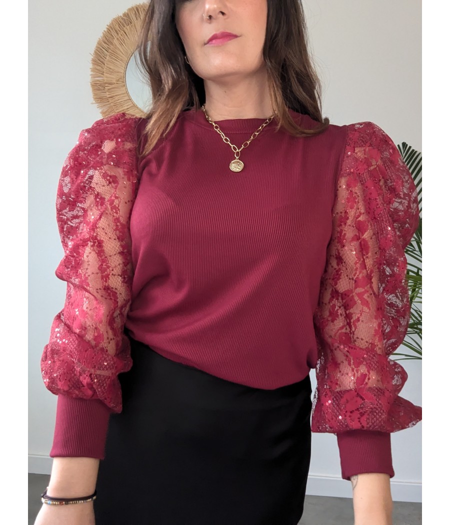CAMISETA CON MANGAS DE ENCAJE Y LENTEJUELAS