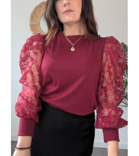 CAMISETA CON MANGAS DE ENCAJE Y LENTEJUELAS