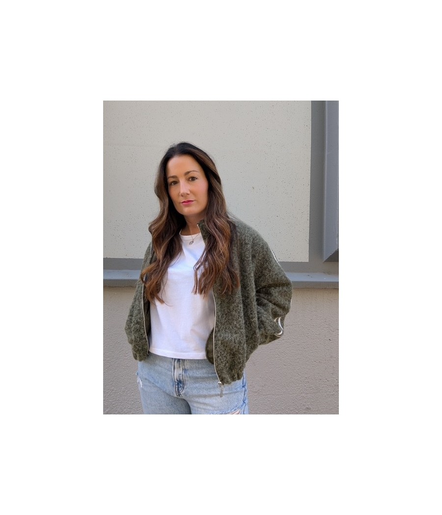 BOMBER CHIC